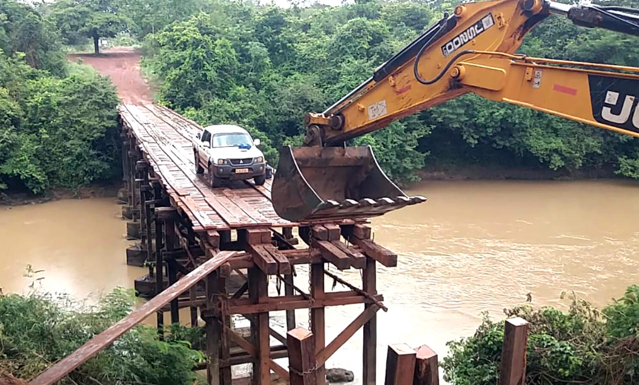 FOTO PONTE SOBRE O RIO COUTO MACAGLHAES