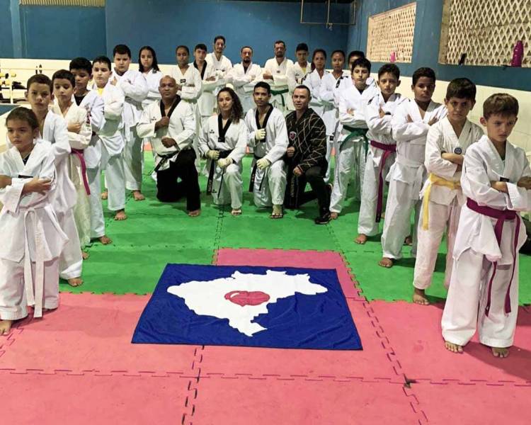 Alunos da Escolinha Esportiva de Taekwondo de Água Boa participarão de campeonato estadual na capital