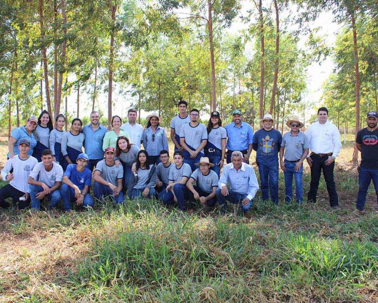 Prefeitura de Água Boa e Empaer participam de Dia de Campo na Escola Estadual Jaraguá