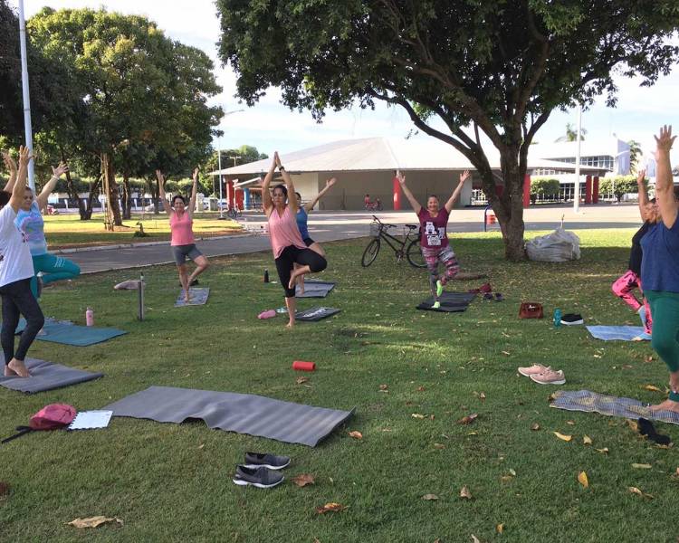 Secretaria de Saúde promove aulas gratuitas de Yoga na Praça da Cultura, participe!