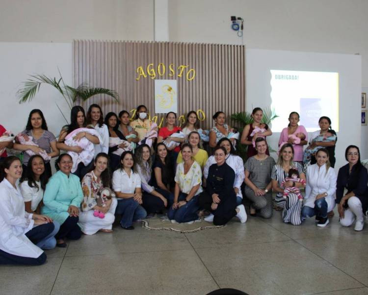 Equipe multidisciplinar promove dia “D” do aleitamento materno