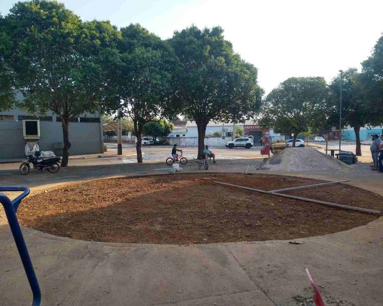Praça do Vila Nova está sendo revitalizada pela prefeitura