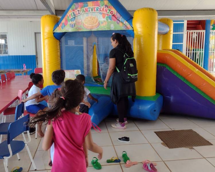 Alunos da Escola Ermindo Mendel de Água Boa celebram Páscoa com atividades recreativas