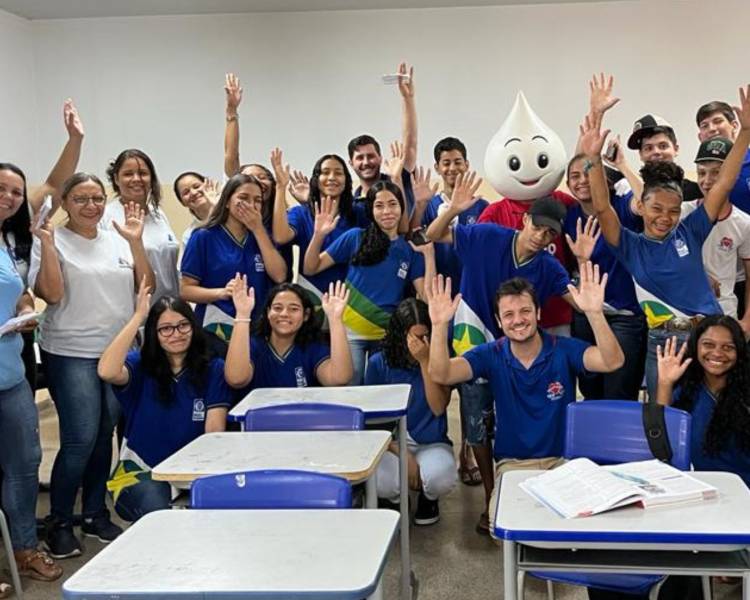 ACSs e Zé Gotinha visitam Escola 9 de Julho para divulgar Multivacinação