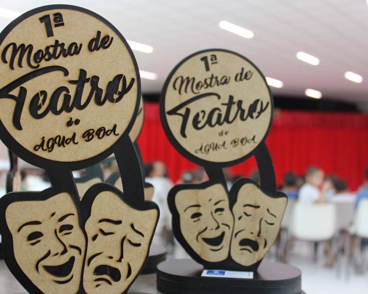 Abertura da 1º Mostra de Teatro de Água Boa contou com cinco apresentações