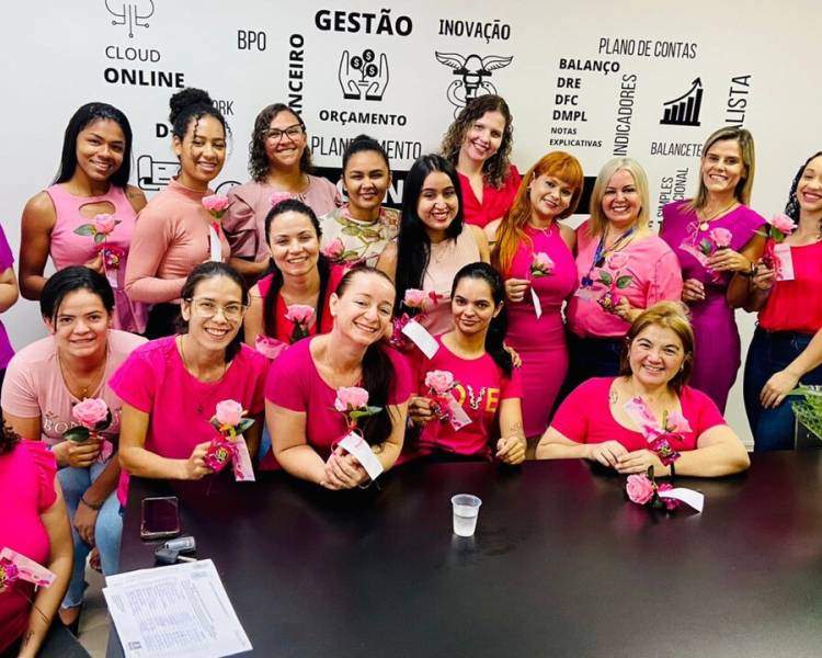 Enfermeiras realizam palestra em empresas sobre Outubro Rosa