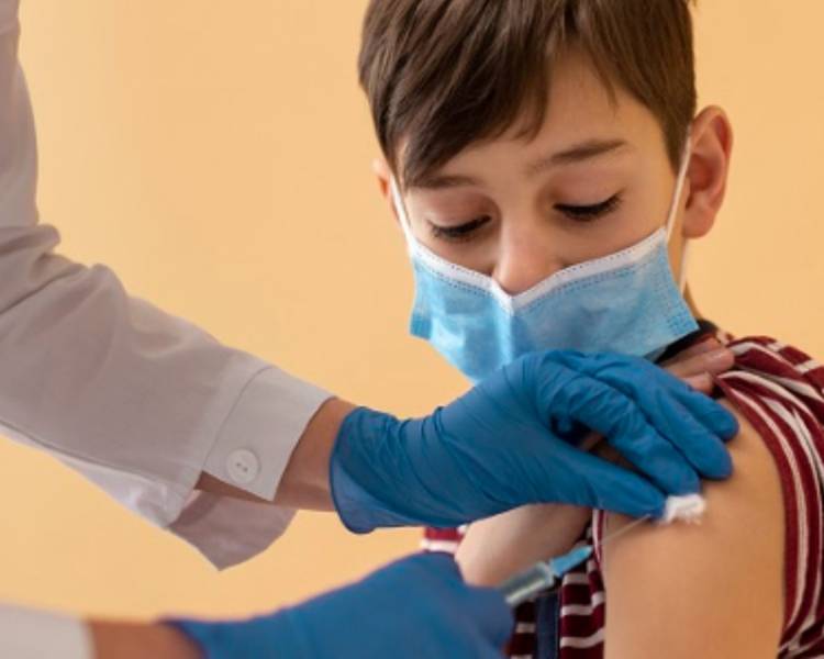 Equipe de imunização reforça necessidade de vacinas contra Covid-19 para crianças e adolescentes saudáveis