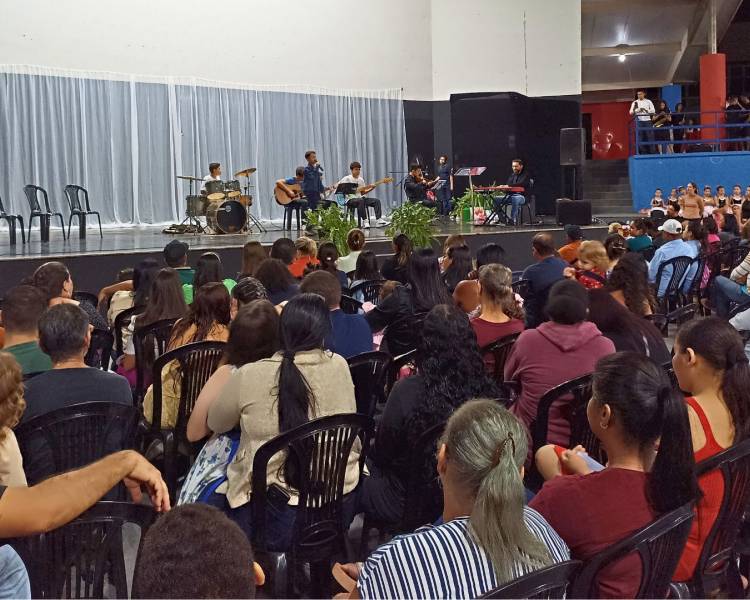 Prefeitura de Água Boa promove noite cultural em homenagem às mães 
