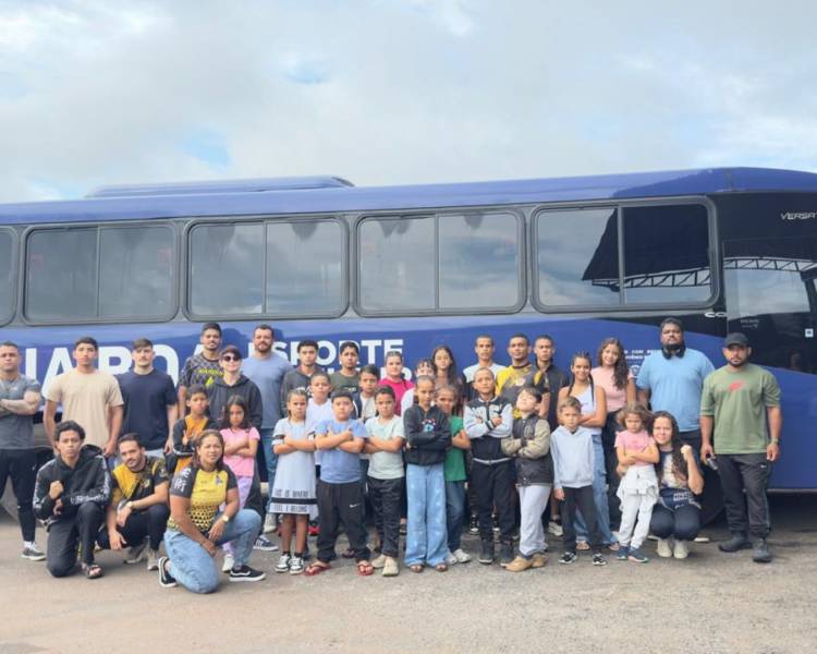 Atletas da escolinha municipal de Jiu-Jitsu conquistam 40 medalhas em competição realizada em Goiânia