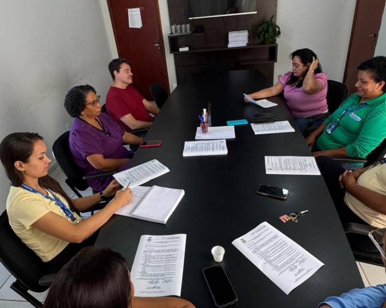 Prefeitura de Água Boa orienta moradores sobre limpeza de quintais e descarte correto de resíduos no Setor Industrial