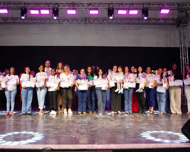 Escolas, professores e alunos de Água Boa recebem reconhecimento da prefeitura 