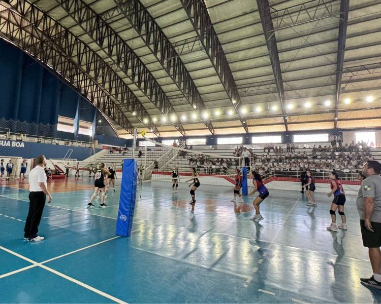 Finais do vôlei agitam manhã dos Jogos Escolares e Estudantis de Água Boa
