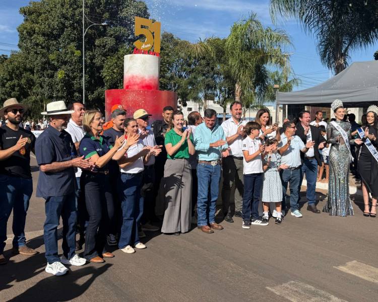 Desfile de aniversário celebra os 51 anos de Água Boa reunindo a comunidade 