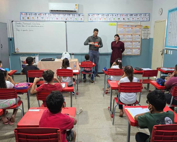 Saúde bucal realiza atividade de escovação supervisionada na Escola Municipal Vila Nova