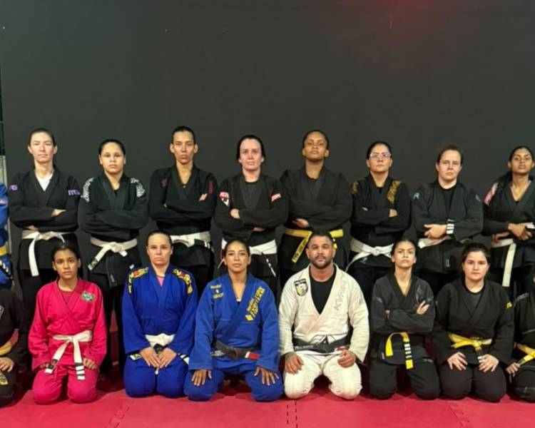 Projeto municipal de jiu-jitsu feminino completa oito meses com graduação das alunas em Água Boa